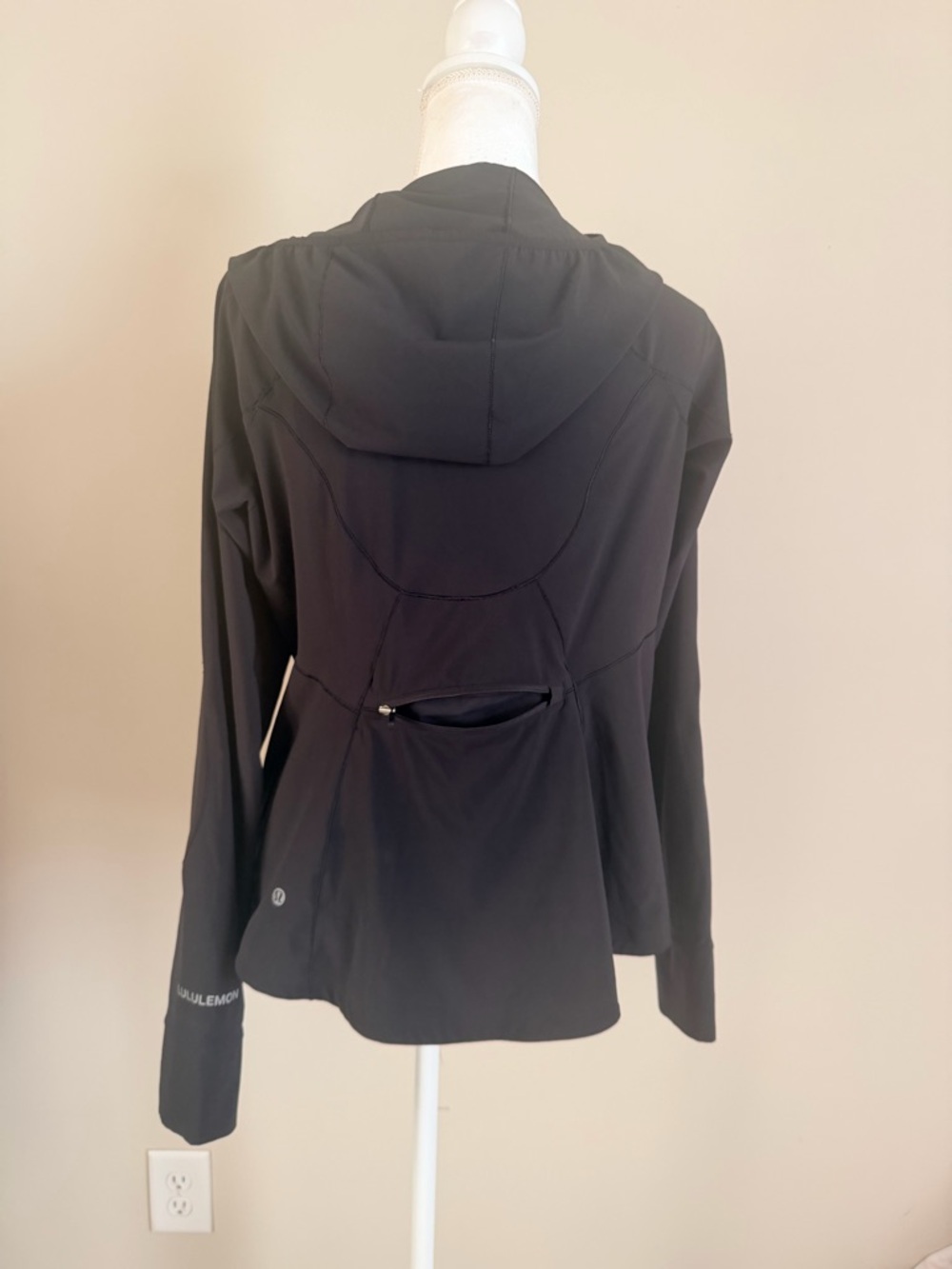 Lululemon stretchy Mist hooded Windbreaker Black water repellent size 6 women's - Picture 8 of 15